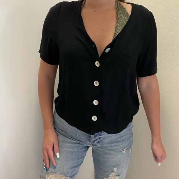 Women’s Button Up Top - Picture 3 of 8